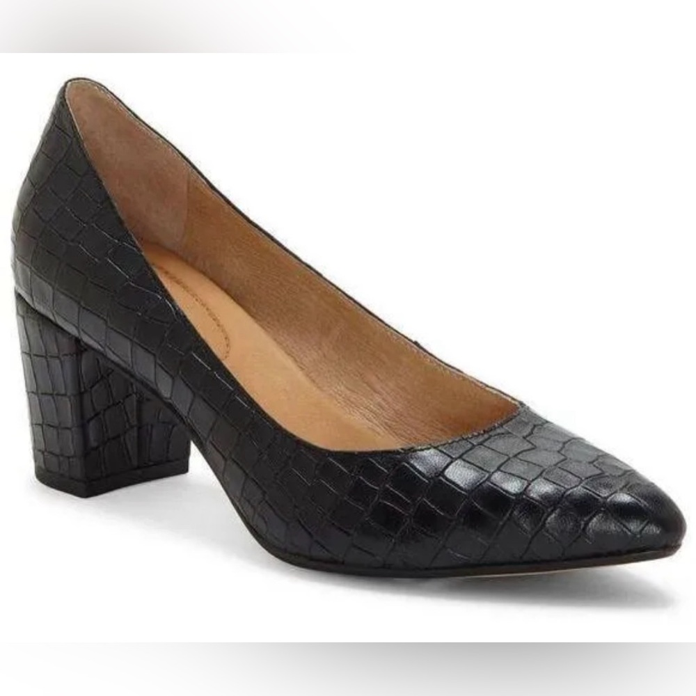 Black block heel pump